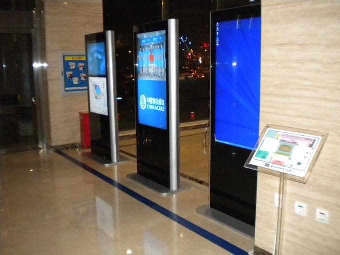 Signage interativo TFT LCD de Digitas do saque ereto livre do auto que anuncia a exposição 0